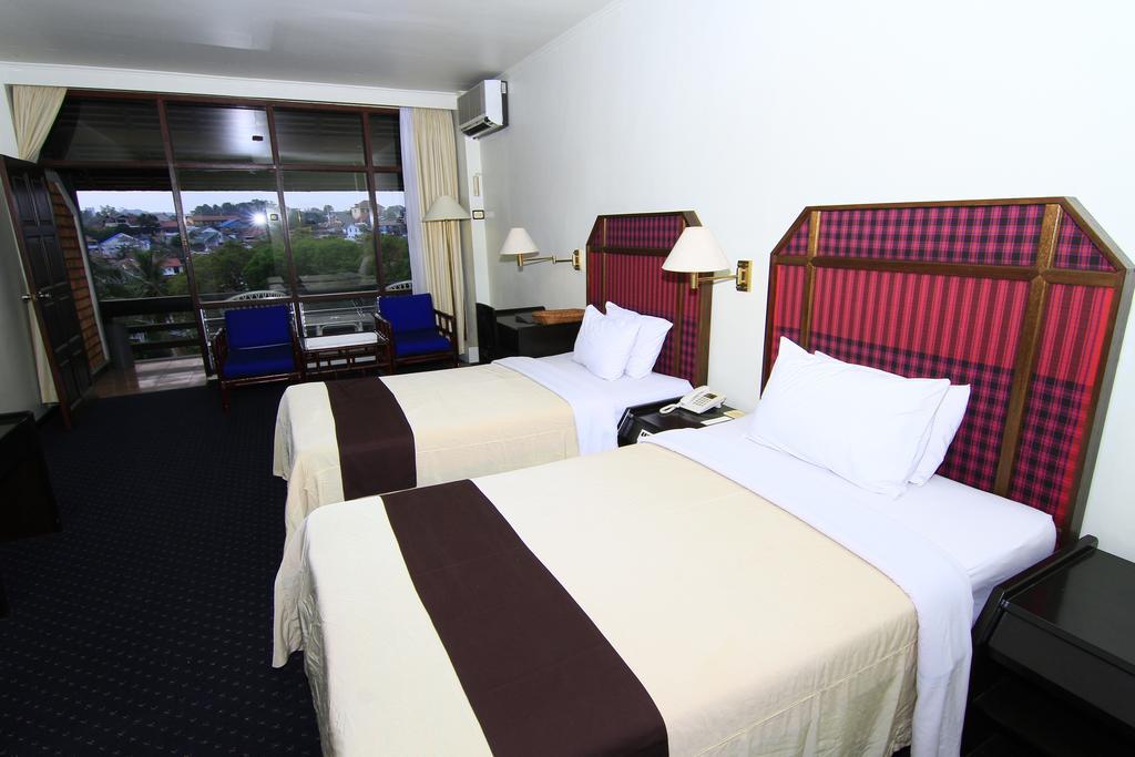 Mesra Business & Resort Hotel Samarinda Exterior foto
