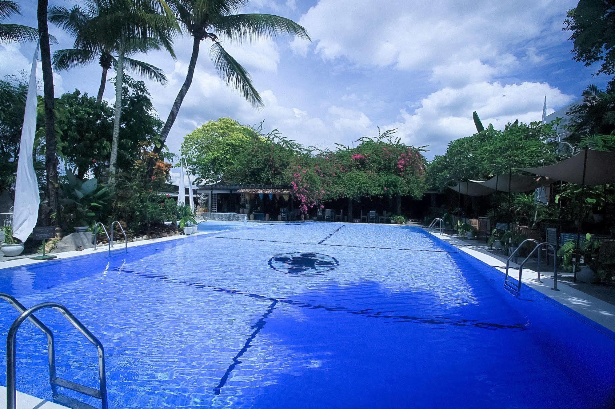 Mesra Business & Resort Hotel Samarinda Exterior foto