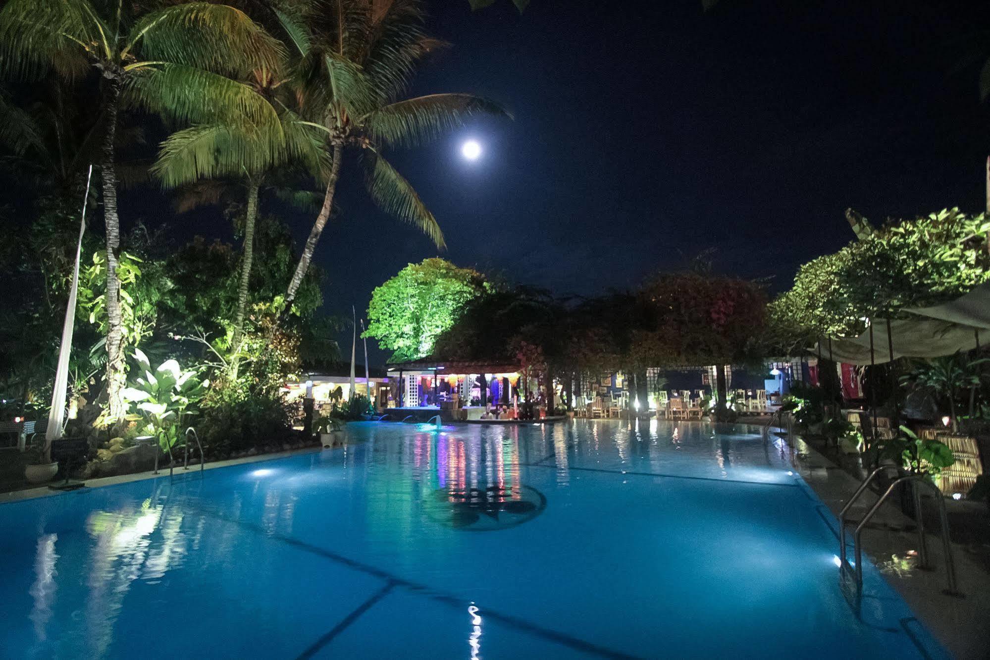Mesra Business & Resort Hotel Samarinda Exterior foto