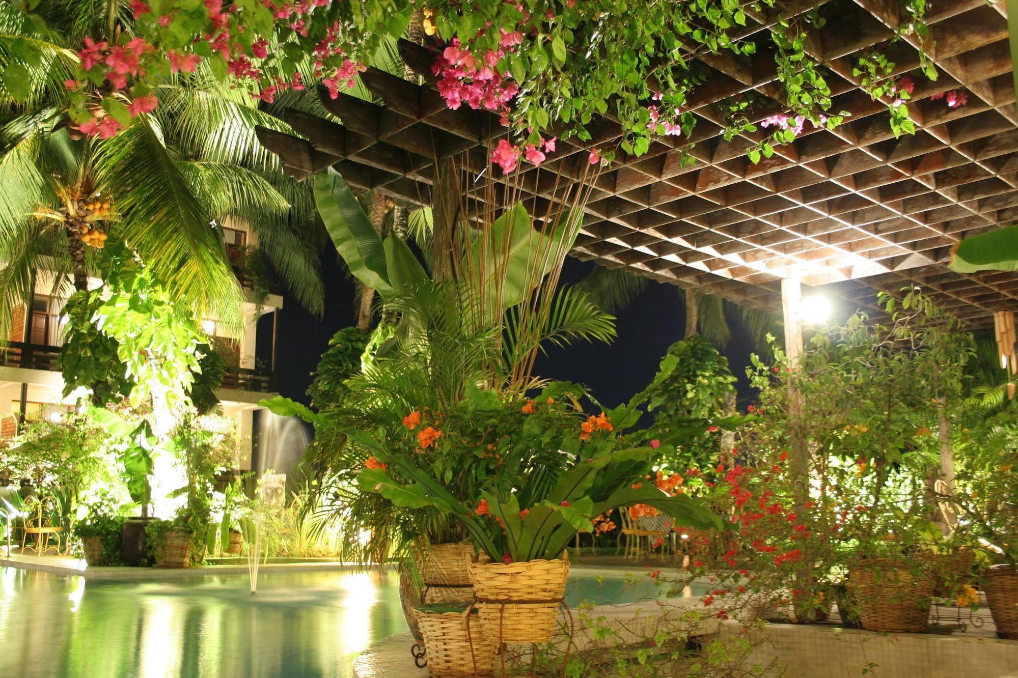 Mesra Business & Resort Hotel Samarinda Exterior foto